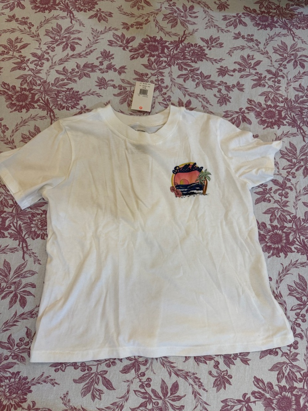 NWT billabong kids medium/ women small/xsmall white Graphic Tee with logo Design